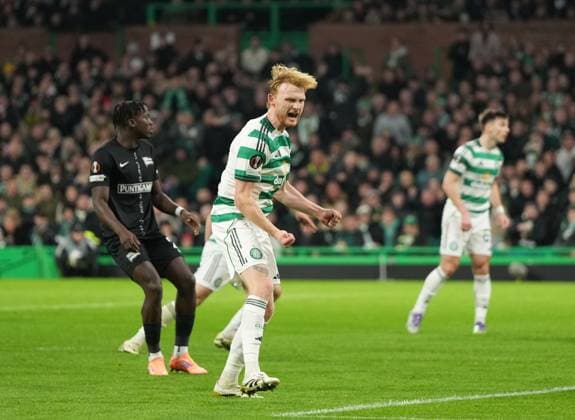 Liam Scales of Celtic celebrates scoring to tie the game 1-1. Celtic v Sturm Graz, UEFA Europa League, Group Stage, Football, Celtic Park, Glasgow, Scotland, UK - 23 Oct 2025Glasgow Celtic Park United Kingdom EDITORIAL USE ONLY No use with unauthorised audio, video, data, fixture lists, club league logos or live services. Online in-match use limited to 120 images, no video emulation. No use in betting, games or single club league player publications. Copyright: xStuartxWallace Shutterstockx 15567786bq