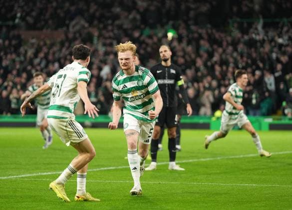 Liam Scales of Celtic celebrates scoring to tie the game 1-1. Celtic v Sturm Graz, UEFA Europa League, Group Stage, Football, Celtic Park, Glasgow, Scotland, UK - 23 Oct 2025Glasgow Celtic Park United Kingdom EDITORIAL USE ONLY No use with unauthorised audio, video, data, fixture lists, club league logos or live services. Online in-match use limited to 120 images, no video emulation. No use in betting, games or single club league player publications. Copyright: xStuartxWallace Shutterstockx 15567786bv