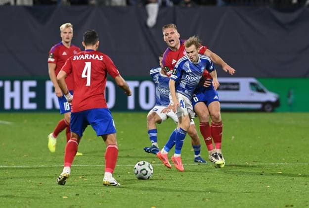 L-R Stratos Svarnas, Oskar Repka (both Czestochowa) and Michal Beran (Olomouc) in action during the UEFA Conference League, 2nd round, match SK Sigma Olomouc against Rakow Czestochowa, in Olomouc, Czech Republic, on October 23, 2025. (CTKxPhoto LudekxPerina) CTKPhotoP2025102310744  CTKPhotoP2025102310744