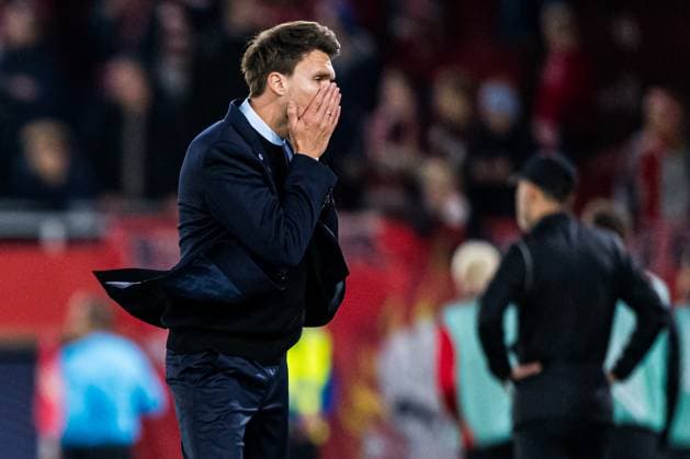 251023 Head coach Danny Röhl of Rangers looks dejected during the UEFA Europa League football match between Brann and Rangers on October 23, 2025 in Bergen Photo Marius Simensen BILDBYRAN COP 238 MM0046 bbeng brann depp football fotball fotboll rangers soccer uefa europa league  Copyright: MARIUSxSIMENSEN BB251023ZH052