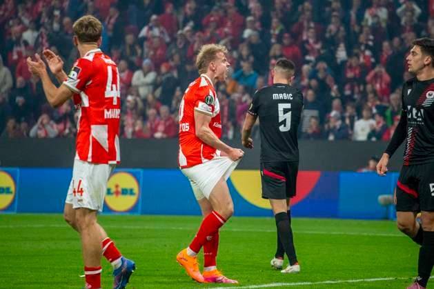 GER, Mainz, Soccer, UEFA Conference League, Matchday 2, FSV Mainz 05 vs HSK Zrinjski Mostar pictured from left Lennard Maloney FSV Mainz 05 15 , gets upset about missed goal chance , screams 23 10 2025, MEWA Arena Mainz UEFA REGULATIONS PROHIBIT ANY USE OF PHOTOGRAPHS AS IMAGE SEQUENCES AND OR QUASI VIDEO, Copyright: HMBxMedia PaulxFritz