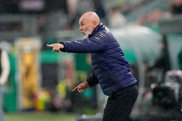 CALCIO - UEFA Conference League - SK Rapid Wien vs ACF Fiorentina Head coach Stefano Pioli (ACF Fiorentina) during SK Rapid Wien vs ACF Fiorentina, UEFA Conference League football match in Vienna, Austria, October 23 2025 Vienna Austria  Copyright: xIPAxSport ABACAx