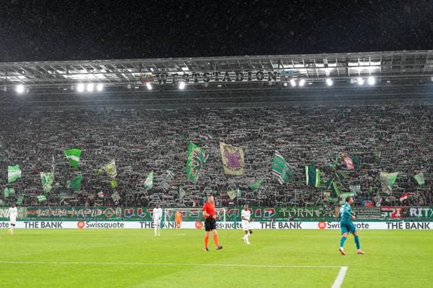 CALCIO - UEFA Conference League - SK Rapid Wien vs ACF Fiorentina SK Rapid Wien fans during the match during SK Rapid Wien vs ACF Fiorentina, UEFA Conference League football match in Vienna, Austria, October 23 2025 Vienna Austria  Copyright: xIPAxSport ABACAx