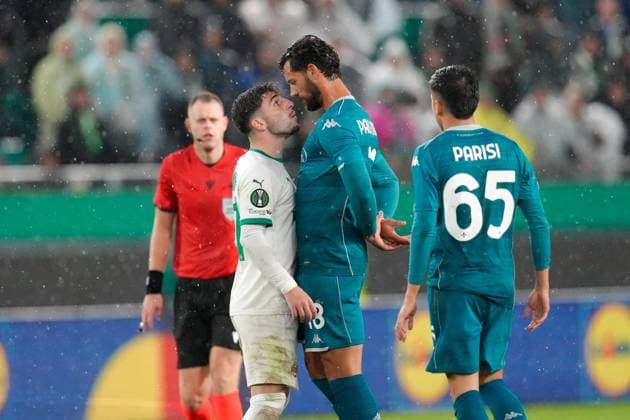 CALCIO - UEFA Conference League - SK Rapid Wien vs ACF Fiorentina Furkan Demir 61 (SK Rapid) and Pablo Mari 18 (ACF Fiorentina) during SK Rapid Wien vs ACF Fiorentina, UEFA Conference League football match in Vienna, Austria, October 23 2025 Vienna Austria  Copyright: xIPAxSport ABACAx