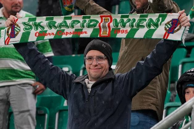 CALCIO - UEFA Conference League - SK Rapid Wien vs ACF Fiorentina SK Rapid Wien fans before the match during SK Rapid Wien vs ACF Fiorentina, UEFA Conference League football match in Vienna, Austria, October 23 2025 Vienna Austria  Copyright: xIPAxSport ABACAx