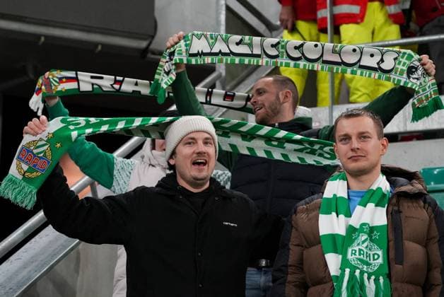 CALCIO - UEFA Conference League - SK Rapid Wien vs ACF Fiorentina SK Rapid Wien fans before the match during SK Rapid Wien vs ACF Fiorentina, UEFA Conference League football match in Vienna, Austria, October 23 2025 Vienna Austria  Copyright: xIPAxSport ABACAx