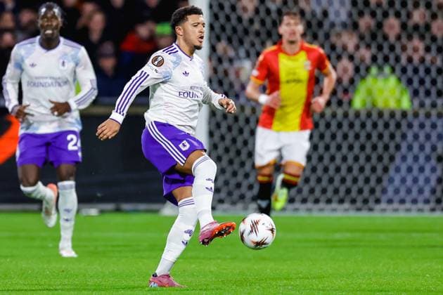 UEFA Europa League: Go Ahead Ealges v Aston Villa F.C. Deventer - Jadon Sancho of Aston Villa hits the ball during the third match of the UEFA Europa League 2025 2026. The match is set between Go Ahead Eagles and Aston Villa F.C. at De Adelaarshorst on 23 October 2025 in Deventer, The Netherlands. (VK Sportphoto Raymond Smit) Copyright: xRaymondxSmitx
