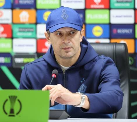 Samsunspor v Dynamo Kyiv - UEFA Europa Conference League SAMSUN, TURKIYE - OCTOBER 24: Head coach Oleksandr Shovkovskyi of Dynamo Kyiv speaks during press conference, PK, Pressekonferenz after the UEFA Europa Conference League week 2 match between Samsunspor and Dynamo Kyiv at New May 19 Stadium in Samsun, Turkiye on October 24, 2025. Veysel Altun Anadolu Samsun Turkey. Editorial use only. Please get in touch for any other usage.  Copyright: x2025xAnadoluxVeyselxAltunx