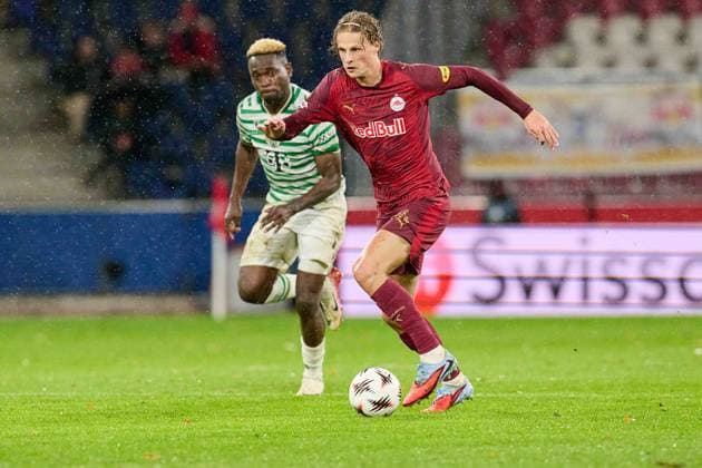 Salzburg, Austria October 23, 2025 Europa League 2025 2026 RB Salzburg vs Frencvaros Budapest In the picture from left in the duel Bamidele Yusuf TC , Maurits Kjaergaard RB Red Bull Arena Copyright: xFotostandx xWassmuth,xJUERGENxWASSMUTHx