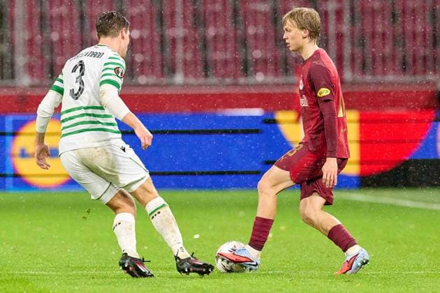 Salzburg, Austria October 23, 2025 Europa League 2025 2026 RB Salzburg vs Frencvaros Budapest In the picture from left in the duel Stefan Gartenmann TC , Frans Krätzig Kraetzig RB Red Bull Arena Copyright: xFotostandx xWassmuth,xJUERGENxWASSMUTHx