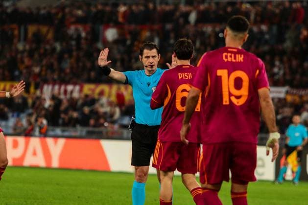CALCIO - UEFA Europa League - AS Roma vs FC Viktoria Plzen Umut Meler referee during AS Roma vs FC Viktoria Plzen, Football Europa League match in Rome, Italy, October 23 2025 Rome Italy  Copyright: xIPAxSport ABACAx