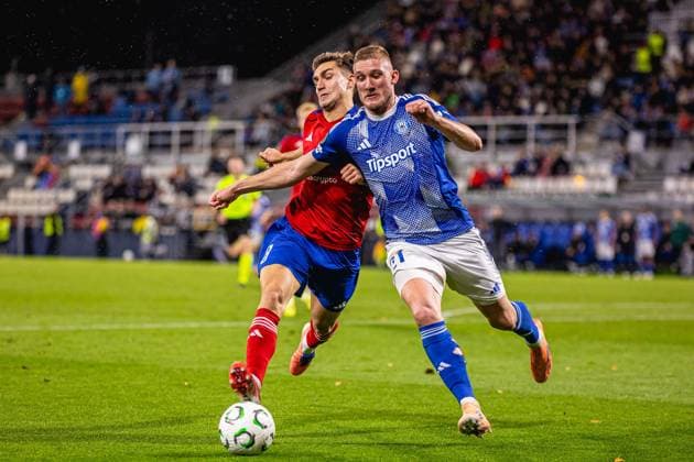 Olomuniec 23.10.2025 Pilka nozna Liga Konferencji UEFA sezon 2025 2026 kolejka 2 mecz: Sigma Olomuniec - Rakow Czestochowa nz. Tomasz Pienko, Jan Kral --- Olomouc, Football UEFA Conference League season 2025 2026 round 2 match: Sigma Olomouc - Rakow Czestochowa Fot. Rafal Baranski Arena Akcji NEWSPIX.PL --- newspix.pl 