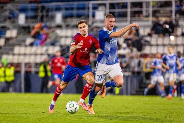 Olomuniec 23.10.2025 Pilka nozna Liga Konferencji UEFA sezon 2025 2026 kolejka 2 mecz: Sigma Olomuniec - Rakow Czestochowa nz. Tomasz Pienko, Jan Kral --- Olomouc, Football UEFA Conference League season 2025 2026 round 2 match: Sigma Olomouc - Rakow Czestochowa Fot. Rafal Baranski Arena Akcji NEWSPIX.PL --- newspix.pl 
