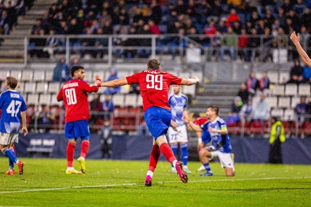 Olomuniec 23.10.2025 Pilka nozna Liga Konferencji UEFA sezon 2025 2026 kolejka 2 mecz: Sigma Olomuniec - Rakow Czestochowa nz. gol --- Olomouc, Football UEFA Conference League season 2025 2026 round 2 match: Sigma Olomouc - Rakow Czestochowa op. goal Fot. Rafal Baranski Arena Akcji NEWSPIX.PL --- newspix.pl 