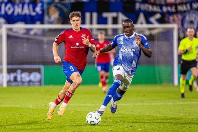 Olomuniec 23.10.2025 Pilka nozna Liga Konferencji UEFA sezon 2025 2026 kolejka 2 mecz: Sigma Olomuniec - Rakow Czestochowa nz. Abdoulaye Sylla, Patryk Makuch --- Olomouc, Football UEFA Conference League season 2025 2026 round 2 match: Sigma Olomouc - Rakow Czestochowa op. Abdoulaye Sylla, Patryk Makuch Fot. Rafal Baranski Arena Akcji NEWSPIX.PL --- newspix.pl 