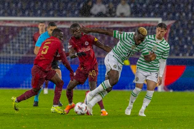 Salzburg, Austria October 23, 2025 Europa League 2025 2026 RB Salzburg vs Frencvaros Budapest In the picture from left in the duel Soumaila Diabate RB , Moussa Yeo RB , Dele TC and Gavriel Kanichowsky TC Red Bull Arena Bayern Copyright: xFotostandx xSchäferx