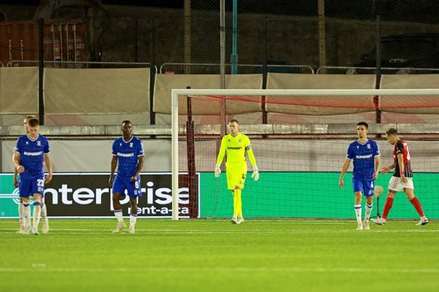 2025.10.23 Gibraltar Pilka nozna , UEFA Liga Konferencji sezon 2025 26 Lincoln Red Imps - Lech Poznan N z Pilkarze Lecha po bramce dla Lincoln Red Imps Foto Henryk Lipinski PressFocus 2025.10.23 Gibraltar Football , UEFA Conference League , 2025 2026 season Lincoln Red Imps - Lech Poznan Pilkarze Lecha po bramce dla Lincoln Red Imps Credit: Henryk Lipinski PressFocus NEWSPIX.PL --- newspix.pl 