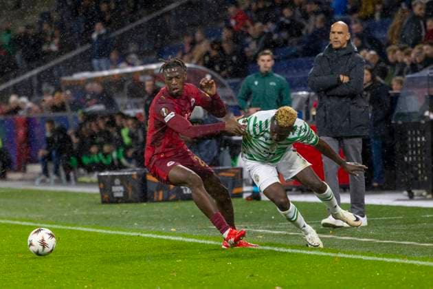 Salzburg, Austria October 23, 2025 Europa League 2025 2026 RB Salzburg vs Frencvaros Budapest In the picture from left in the duel Kouakou Gadou RB and Dele TC Red Bull Arena Bayern Copyright: xFotostandx xSchäferx
