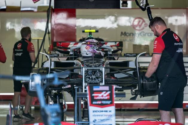 Autodromo Hermanos Rodriguez, Mexico City, Mexico. 23.October.2025; MoneyGram Haas F1 Team engineers and VF25 in the garage during Formula One Mexican Grand Prix  aflo_307959802