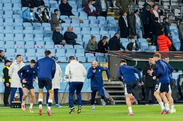 Malmo FF v GNK Dinamo - UEFA Europa League 2025 26 League Phase MD3 MALMO, SWEDEN - OCTOBER 23: Players of Dinamo Zagreb warms up prior to the UEFA Europa League 2025 26 League Phase MD3 match between Malmo FF and GNK Dinamo at Malmo New Stadium on October 23, 2025 in Malmo, Sweden.  ChristianxOrnberg PIXSELL