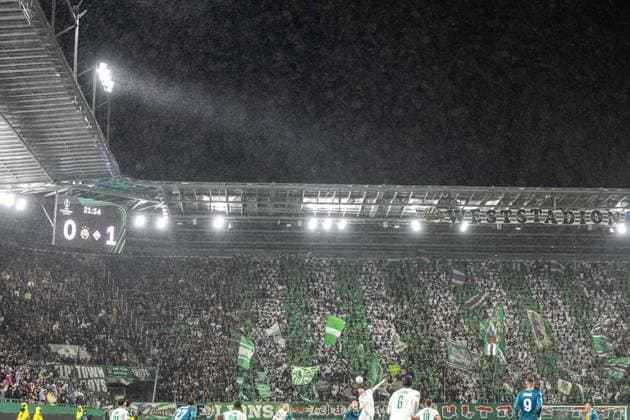 Rapid Wien fans during Europa Conference league match, SK Rapid Wien - ACF Fiorentina, 23. october 2025, Allianz stadium, Wien, Austria Copyright: xMICHALxFAJT,ZOSPORTU.SKx FAJ_1678