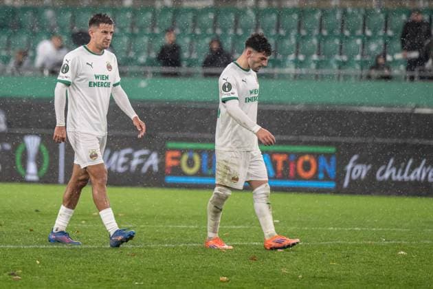 Disappointed Rapid Wien players during Europa Conference league match, SK Rapid Wien - ACF Fiorentina, 23. october 2025, Allianz stadium, Wien, Austria Copyright: xMICHALxFAJT,ZOSPORTU.SKx FAJ_1836