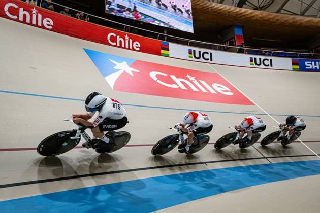 SEITZ Aline, LIECHTI Jasmin, BURI Fabienne, LIEHNER Annika UCI Track Cycling World Championships 2025 SEITZ Aline LIECHTI Jasmin BURI Fabienne LIEHNER Annika SUI Switzerland Landscape horizontal Landscape Event Event UCI Track Cycling World Championships 2025 Category Category Cycling Track Cycling World Championships Elite Women Location Place South America Chile Santiago de Chile Velodromo Parque Penalolen Instituto Discipline Team Pursuit Distance 4000 m Date Date 23 10 2025 Thursday Day 2
