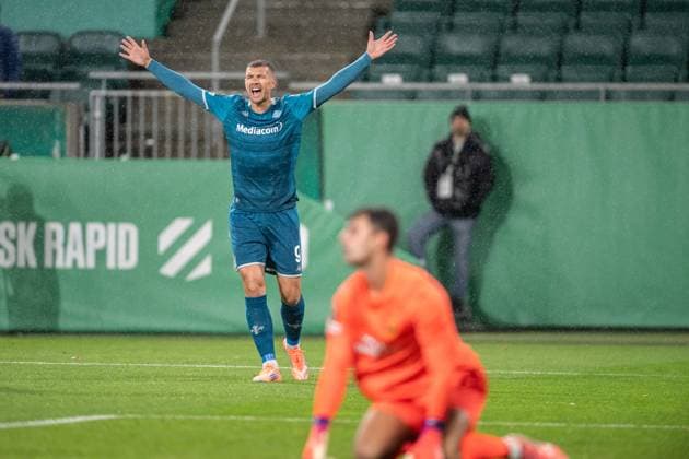 Edin Dzeko a goal celebrate during Europa Conference league match, SK Rapid Wien - ACF Fiorentina, 23. october 2025, Allianz stadium, Wien, Austria Copyright: xMICHALxFAJT,ZOSPORTU.SKx MAR_1311