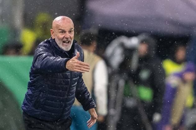 Stefano Pioli gesticulates during Europa Conference league match, SK Rapid Wien - ACF Fiorentina, 23. october 2025, Allianz stadium, Wien, Austria Copyright: xMICHALxFAJT,ZOSPORTU.SKx MAR_1877