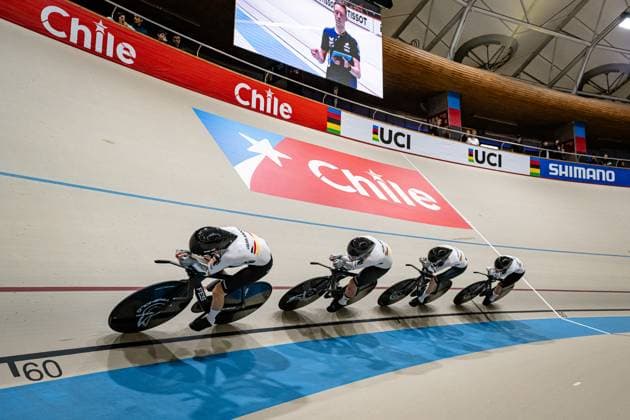 BRÄUTIGAM Messane, BRAUßE Franziska, KLEIN Lisa, SÜßEMILCH Laura UCI Track Cycling World Championships 2025 BRÄUTIGAM Messane BRAUßE Franziska KLEIN Lisa SÜßEMILCH Laura GER Germany Landscape horizontal Landscape Event Event UCI Track Cycling World Championships 2025 Category Category Cycling Track Cycling World Championships Elite Women Location Place South America Chile Santiago de Chile Velodromo Parque Penalolen Instituto Discipline Team Pursuit Distance 4000 m Date Date 23 10 2025 Thursday Day 2