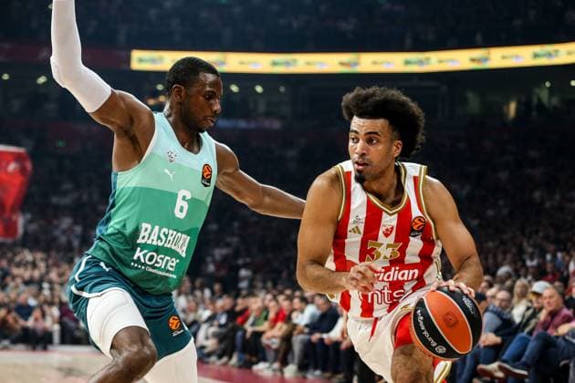 KK Crvena zvezda v Saski Baskonia - EuroLeague BELGRADE, SERBIA - OCTOBER 23: Jordan Nwora (33) of Crvena zvezda in action against Hamidou Diallo (6) of Saski Baskonia during the Turkish Airlines EuroLeague basketball match between KK Crvena zvezda and Saski Baskonia at the Belgrade Arena in Belgrade, Serbia on October 23, 2025. Filip Stevanovic Anadolu Belgrade Serbia. Editorial use only. Please get in touch for any other usage.  Copyright: x2025xAnadoluxFilipxStevanovicx