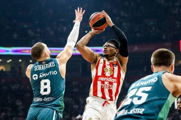 KK Crvena zvezda v Saski Baskonia - EuroLeague BELGRADE, SERBIA - OCTOBER 23: Chima Moneke (95) of Crvena zvezda in action against Tadas Sedekerskis (8) of Saski Baskonia during the Turkish Airlines EuroLeague basketball match between KK Crvena zvezda and Saski Baskonia at the Belgrade Arena in Belgrade, Serbia on October 23, 2025. Filip Stevanovic Anadolu Belgrade Serbia. Editorial use only. Please get in touch for any other usage.  Copyright: x2025xAnadoluxFilipxStevanovicx