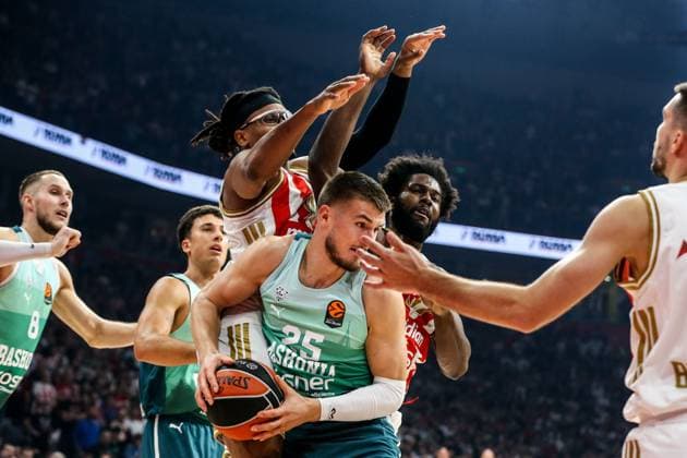 KK Crvena zvezda v Saski Baskonia - EuroLeague BELGRADE, SERBIA - OCTOBER 23: Clement Frisch (25) of Saski Baskonia in action during the Turkish Airlines EuroLeague basketball match between KK Crvena zvezda and Saski Baskonia at the Belgrade Arena in Belgrade, Serbia on October 23, 2025. Filip Stevanovic Anadolu Belgrade Serbia. Editorial use only. Please get in touch for any other usage.  Copyright: x2025xAnadoluxFilipxStevanovicx