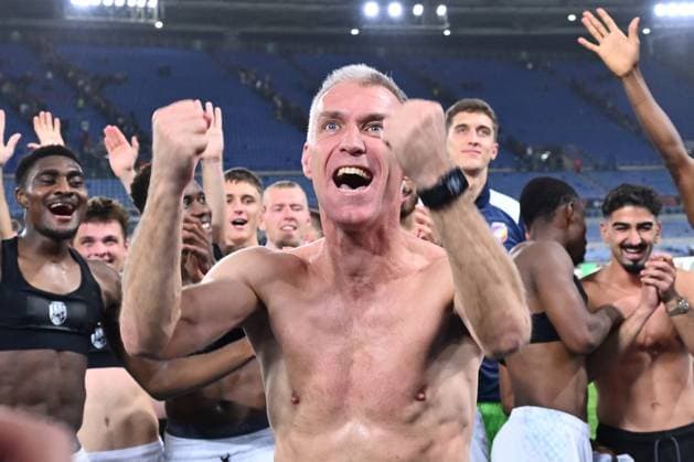 CALCIO - UEFA Europa League - AS Roma vs FC Viktoria Plzen Martin Hysky coach of Viktoria Plzen celebrates at the end of the UEFA Europa League phase day 3 football match between between A.S. Roma and F.C. Viktoria Plzen at the Olympic Stadium on October 23, 2025 in Rome, Italy. Rome Italy  Copyright: xIPAxSport ABACAx