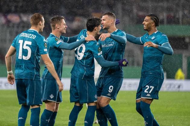 Cher Ndour and Edin Dzeko a goal celebrates with his teammates during Europa Conference league match, SK Rapid Wien - ACF Fiorentina, 23. october 2025, Allianz stadium, Wien, Austria Copyright: xMICHALxFAJT,ZOSPORTU.SKx FAJ_1785