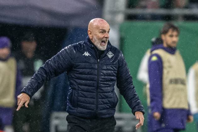 Stefano Pioli gesticulates during Europa Conference league match, SK Rapid Wien - ACF Fiorentina, 23. october 2025, Allianz stadium, Wien, Austria Copyright: xMICHALxFAJT,ZOSPORTU.SKx MAR_1745