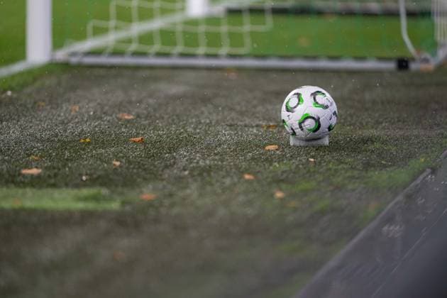 Ball with rain drops during Europa Conference league match, SK Rapid Wien - ACF Fiorentina, 23. october 2025, Allianz stadium, Wien, Austria Copyright: xMICHALxFAJT,ZOSPORTU.SKx MAR_2108