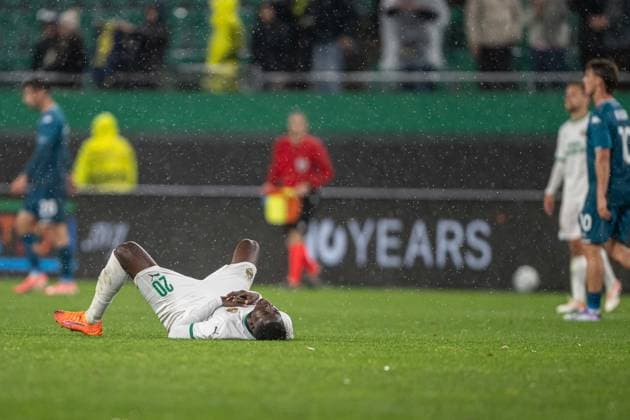 Kouadio Guy Ange Ahoussou disappointed during Europa Conference league match, SK Rapid Wien - ACF Fiorentina, 23. october 2025, Allianz stadium, Wien, Austria Copyright: xMICHALxFAJT,ZOSPORTU.SKx MAR_2252