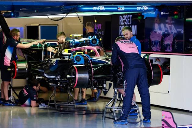 F1 - MEXICO CITY GRAND PRIX 2025 10 GASLY Pierre (fra), Alpine F1 Team A525, in the garage, box, during the 2025 Formula 1 Mexico City Grand Prix, 20th round of the 2025 FIA Formula One World Championship, WM, Weltmeisterschaft from October 24 to 26, 2025 on the Autodromo Hermanos Rodriguez, in Mexico City, Mexico - Mexico CityMexico  Copyright: xJavierxJimenezx