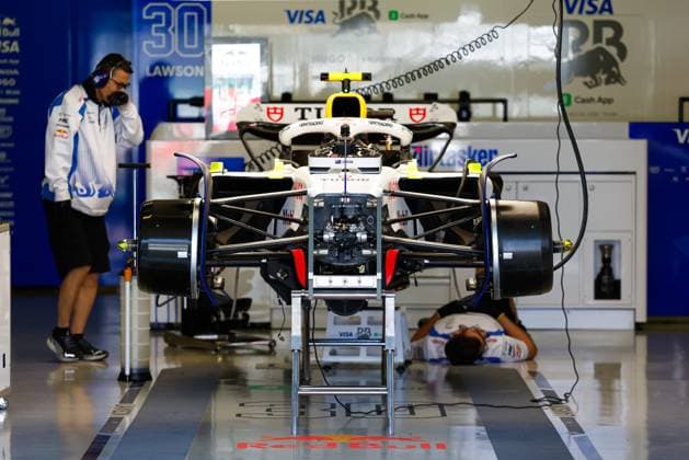F1 - MEXICO CITY GRAND PRIX 2025 30 LAWSON Liam (nzl), Visa Cash App RB F1 Team VCARB02, in the garage, box, during the 2025 Formula 1 Mexico City Grand Prix, 20th round of the 2025 FIA Formula One World Championship, WM, Weltmeisterschaft from October 24 to 26, 2025 on the Autodromo Hermanos Rodriguez, in Mexico City, Mexico - Mexico CityMexico  Copyright: xJavierxJimenezx