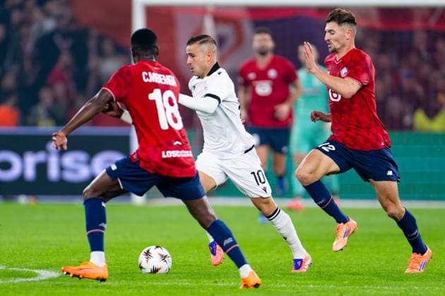 2025-10-23 LOSC Lille v PAOK FC - UEFA Europa League 2025 26 League Phase MD3 LILLE, FRANCE - OCTOBER 23: Dimitrios Pelkas of PAOK FC battles for the ball with Thomas Meunier of Lille OSC during the UEFA Europa League 2025 26 League Phase MD3 match between LOSC Lille and PAOK FC at Stade Pierre Mauroy on October 23, 2025 in Lille, France. Lille Stade Pierre Mauroy France Content not available for redistribution in The Netherlands directly or indirectly through any third parties. Copyright: xJorisxVerwijstx