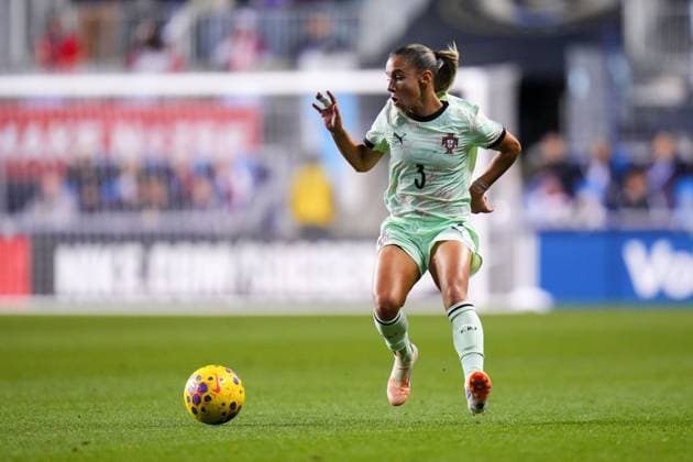 October 23, 2025: Portugal Defender Lucia Catarina Sousa Alves (3) controls the ball during the first half of an International Friendly, Länderspiel, Nationalmannschaft against the United States at Subaru Park in Chester, Pennsylvania. CSM Chester United States of America - ZUMAc04_ 20251023_zma_c04_007 Copyright: xKylexRoddenx
