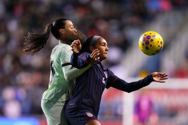 October 23, 2025: United States Forward Catrina Macario (20) controls the ball during the second half of an International Friendly, Länderspiel, Nationalmannschaft against Portugal at Subaru Park in Chester, Pennsylvania. CSM Chester United States of America - ZUMAc04_ 20251023_zma_c04_058 Copyright: xKylexRoddenx