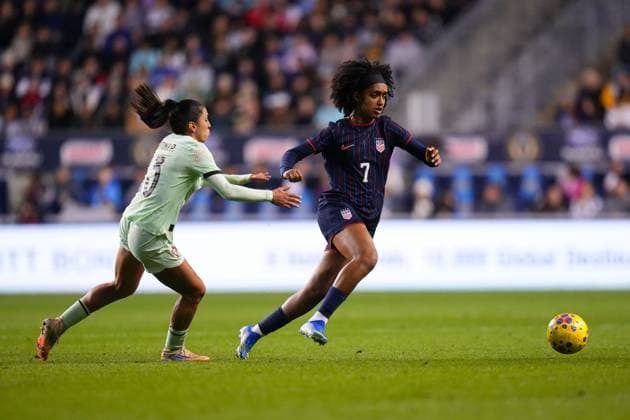 October 23, 2025: United States Midfielder Lily Yohannes (7) controls the ball during the second half of an International Friendly, Länderspiel, Nationalmannschaft against Portugal at Subaru Park in Chester, Pennsylvania. CSM Chester United States of America - ZUMAc04_ 20251023_zma_c04_066 Copyright: xKylexRoddenx
