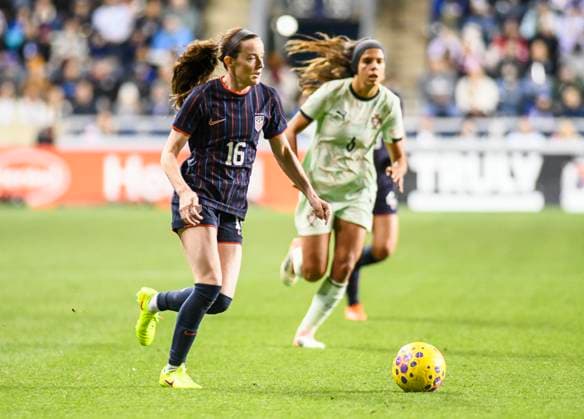 October 23, 2025, Chester, Pennsylvania, United States: Portugal player, ANDREIA JACINTO (6) in action against USWNT player, ROSE LAVELLE (16) during their match at Subaru Park in Chester PA Chester United States - ZUMArf1_ 20251023_zaf_rf1_015 Copyright: xRickyxFitchettx