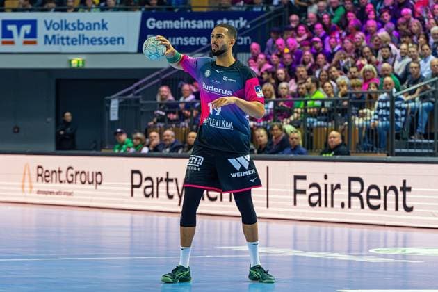 23 10 2025, xovx, Handball Daikin Handball Bundesliga, HSG Wetzlar FRISCH AUF Göppingen Philipp Ahouansou HSG Wetzlar , Freisteller Wetzlar Buderus Arena Hessen Deutschland DE