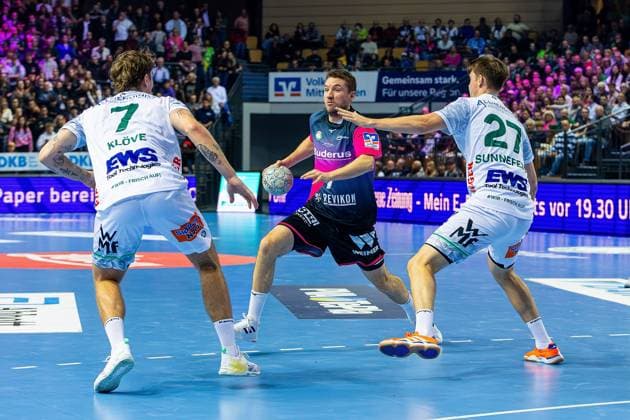 23 10 2025, xovx, Handball Daikin Handball Bundesliga, HSG Wetzlar FRISCH AUF Göppingen v l Victor Klöve Frisch Auf Göppingen , Dominik Mappes HSG Wetzlar , Oskar Sunnefeldt Frisch Auf Göppingen Wetzlar Buderus Arena Hessen Germany EN