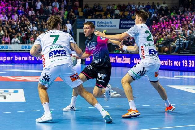 23 10 2025, xovx, Handball Daikin Handball Bundesliga, HSG Wetzlar FRISCH AUF Göppingen v l Victor Klöve Frisch Auf Göppingen , Dominik Mappes HSG Wetzlar , Oskar Sunnefeldt Frisch Auf Göppingen Wetzlar Buderus Arena Hessen Germany EN