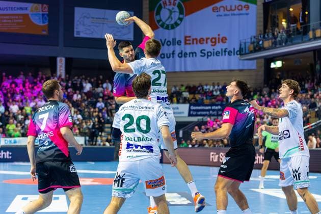 23 10 2025, xovx, Handball Daikin Handball Bundesliga, HSG Wetzlar FRISCH AUF Göppingen v l Dominik Mappes HSG Wetzlar , Ludvig Hallbäck Frisch Auf Göppingen , Stefan Cavor HSG Wetzlar ,Oskar Sunnefeldt Frisch Auf Göppingen , Josip Simic HSG Wetzlar , Victor Klöve Frisch Auf Göppingen Wetzlar Buderus Arena Hessen Germany EN