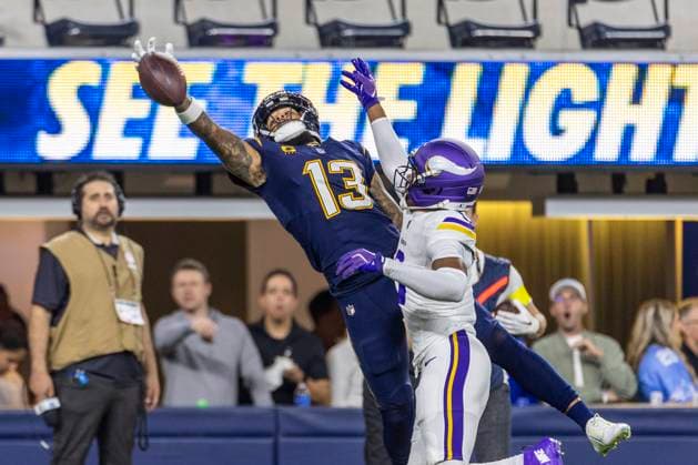 October 23, 2025, Los Angeles, California, USA: Minnesota Vikings cornerback Jeff Okudah 8 defects a pass intended for Los Angeles Chargers wide receiver Keenan Allen 13 during an NFL, American Football Herren, USA football game at SoFi Stadium, Thursday Oct. 23, 2025, in Inglewood, Calif. Los Angeles USA - ZUMAc68_ 20251023_zaf_c68_005 Copyright: xRingoxChiux